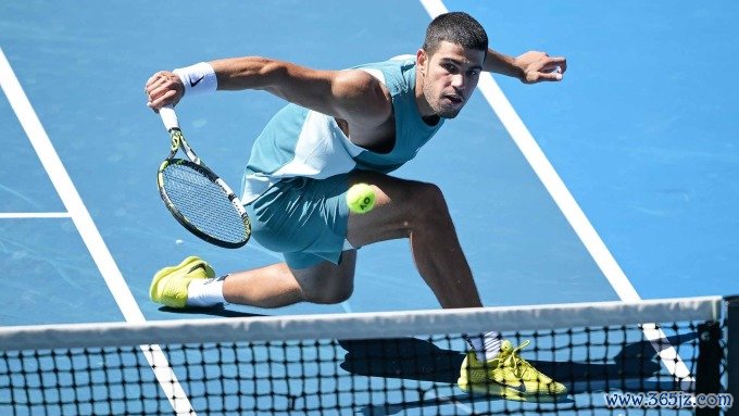 Alcaraz trong trận gặp Jack Draper， ở vòng bốn Australia Mở rộng hôm 19/1 trên sân Rod Laver， Melbourne. Ảnh: ATP