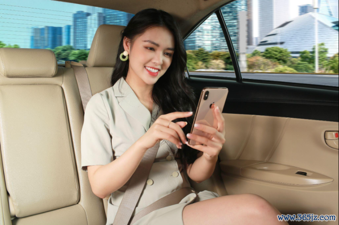 Người dùng đặt xe qua tính năng VNPAY Taxi tại ứng dụng VCB Digibank. Ảnh: Vietcombank